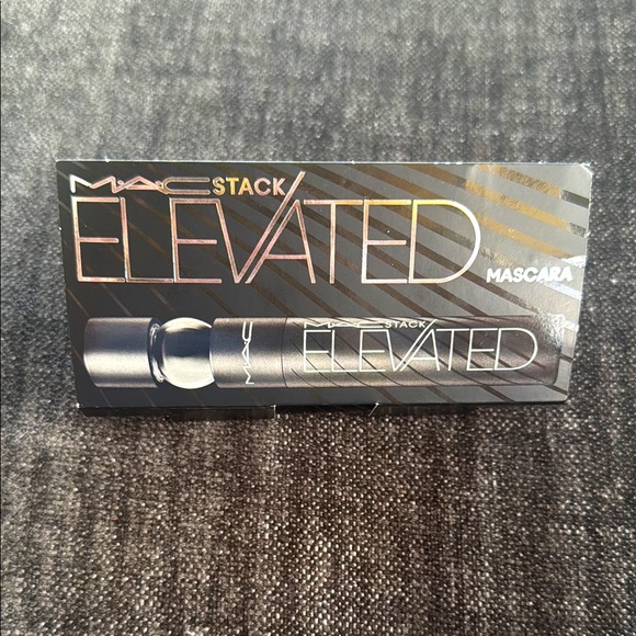🆕 MAC Cosmetics MAC Stack Elevated Mascara - Deluxe Trial Size - Picture 1 of 3